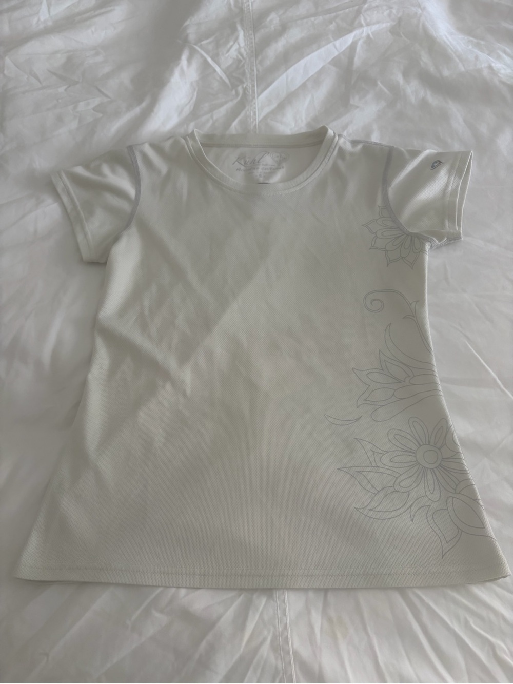 Kuhl women’s size small mountain culture athletic t-shirt cream/white floral